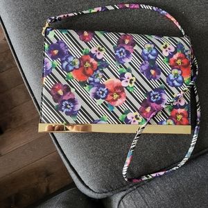 Beautiful bag aldo black white strip flower